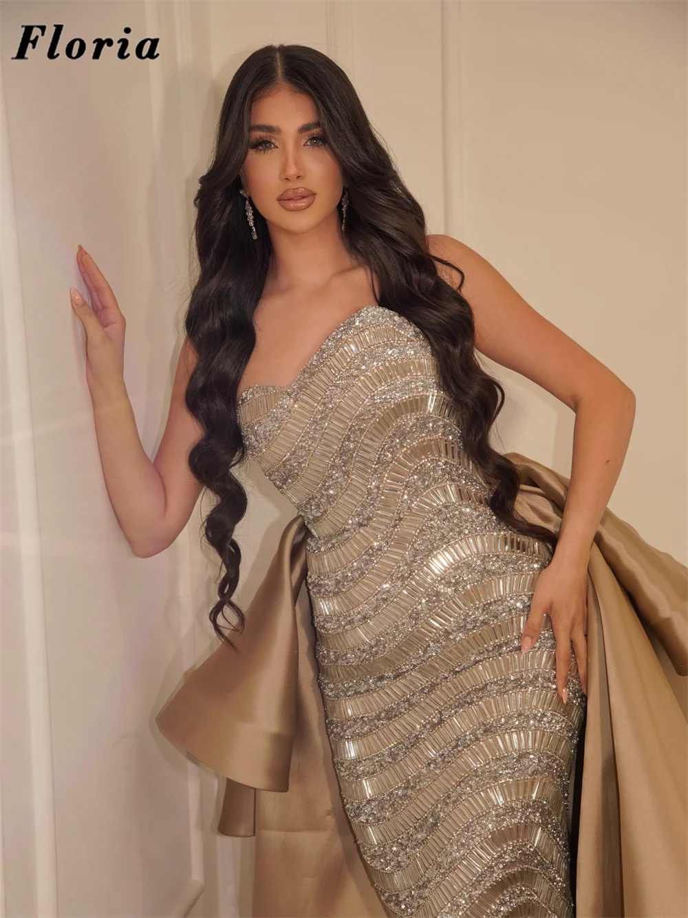 Two Pieces Champagne Beaded Prom Dresses With Overskirt Customized Crystals Sequins Evening Wear Gowns Party Dress Plus Size
Two Pieces Champagne Beaded Prom Dresses With Overskirt Customized Crystals Sequins Evening Wear Gowns Party Dress Plus Size