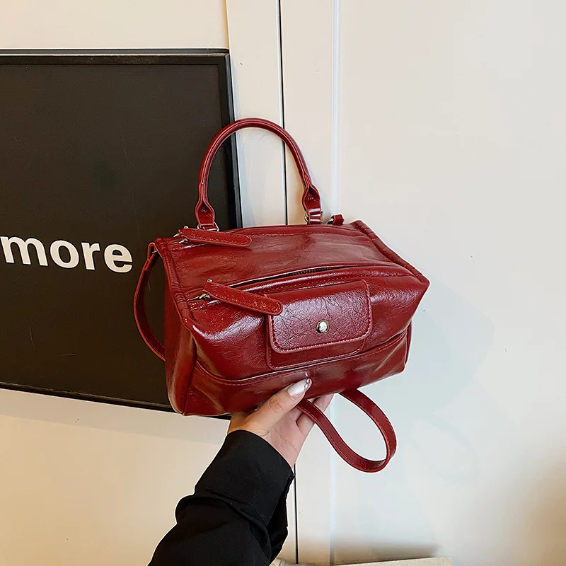 Fashion Red PU Handbag for Women Korean Retro Versatile Single Shoulder Crossbody Bags Luxury Designer Solid Color Party Clutch
Fashion Red PU Handbag for Women Korean Retro Versatile Single Shoulder Crossbody Bags Luxury Designer Solid Color Party Clutch