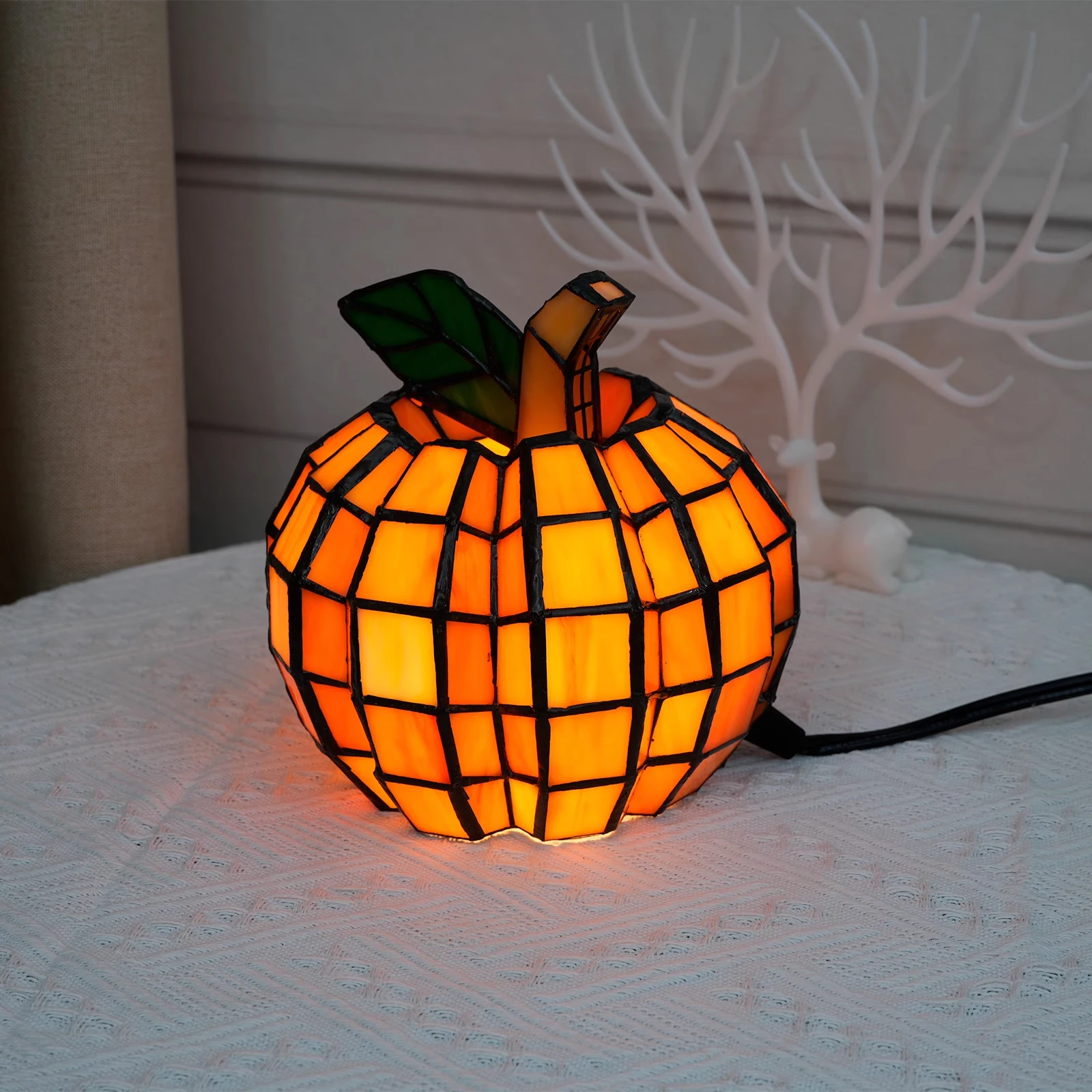 Tiffany Stained Glass Pumpkin Table Lamps for Bedroom Vintage Desk Lamp Bedside Halloween Night Light Reading Indoor Lighting
Tiffany Stained Glass Pumpkin Table Lamps for Bedroom Vintage Desk Lamp Bedside Halloween Night Light Reading Indoor Lighting