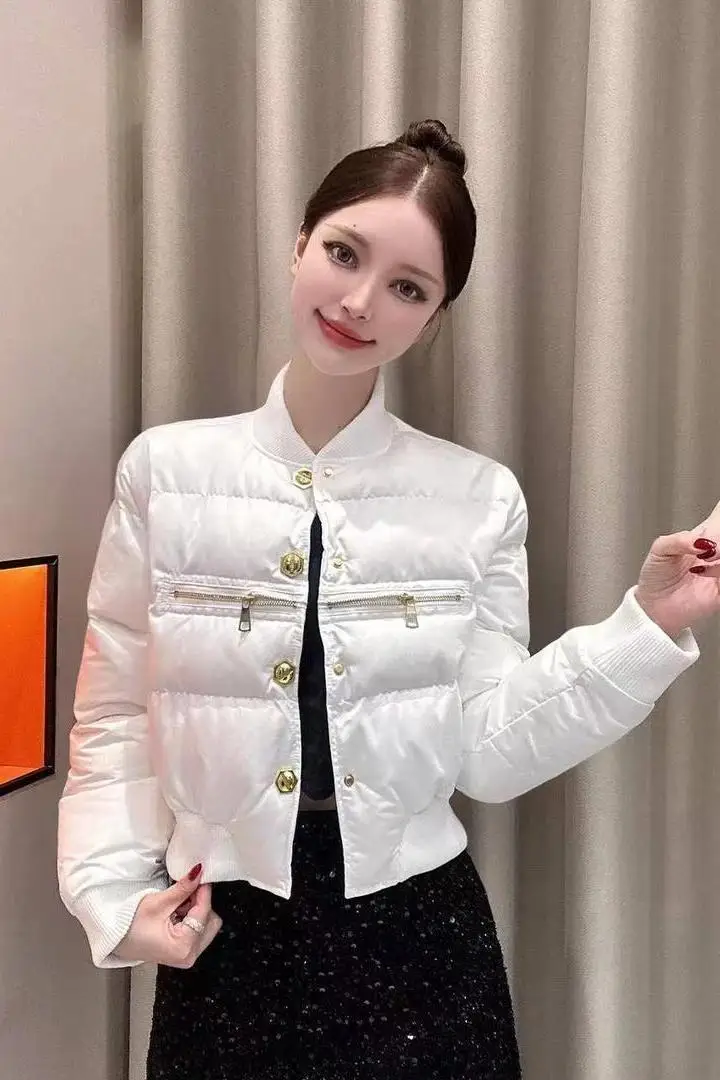 2024 New Korean Style Fashion Round Neck Long Sleeve Puffer Jacket Women Winter Chic Slim Fit Versatile Coat Trendy Top Fashion
2024 New Korean Style Fashion Round Neck Long Sleeve Puffer Jacket Women Winter Chic Slim Fit Versatile Coat Trendy Top Fashion