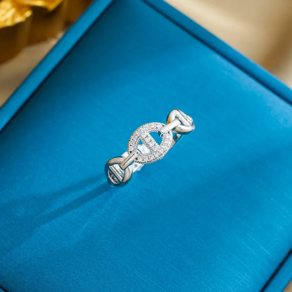 The 2025 new copper zircon gold-plated pig nose ring comes with a personalized design and an open ring
The 2025 new copper zircon gold-plated pig nose ring comes with a personalized design and an open ring
