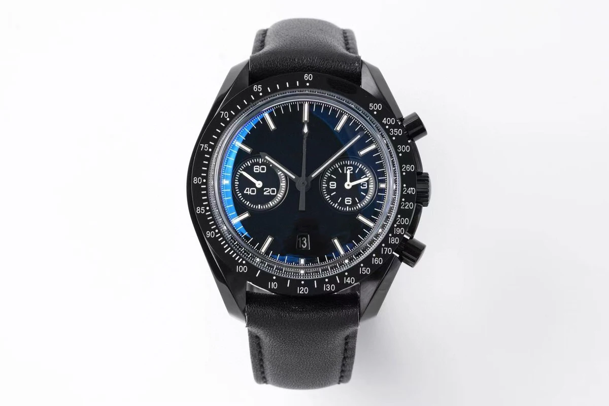 Customized watch, 44mm, sapphire glass mirror, custom integrated movement, leather strap
Customized watch, 44mm, sapphire glass mirror, custom integrated movement, leather strap