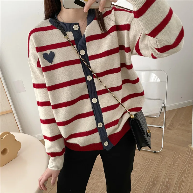2024 Spring - Autumn Women's Sweater. Korean Version. Contrasting Colors. Heart - Striped. Loose. Slimming. Knitted Cardigan
2024 Spring - Autumn Women's Sweater. Korean Version. Contrasting Colors. Heart - Striped. Loose. Slimming. Knitted Cardigan
