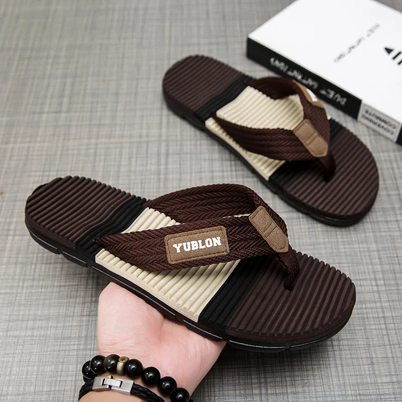 2026 Men's Outdoor Comfortable Flip Flops Summer New Breathable Slippers Breathable Beach Sandals Men's Summer Slippers
2026 Men's Outdoor Comfortable Flip Flops Summer New Breathable Slippers Breathable Beach Sandals Men's Summer Slippers