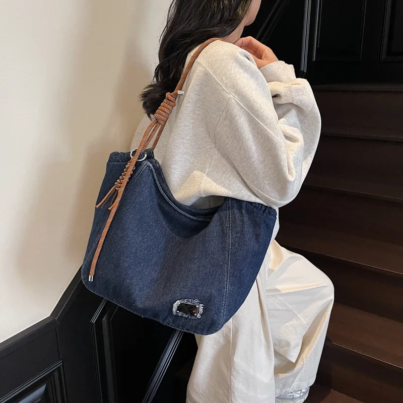 Chic Denim Women's Bag New Jeans Messenger Bag Y2K Canvas Shoulder Bag Eco Bag Korean Shopping Durable Handbags Travel Purse Ins
Chic Denim Women's Bag New Jeans Messenger Bag Y2K Canvas Shoulder Bag Eco Bag Korean Shopping Durable Handbags Travel Purse Ins