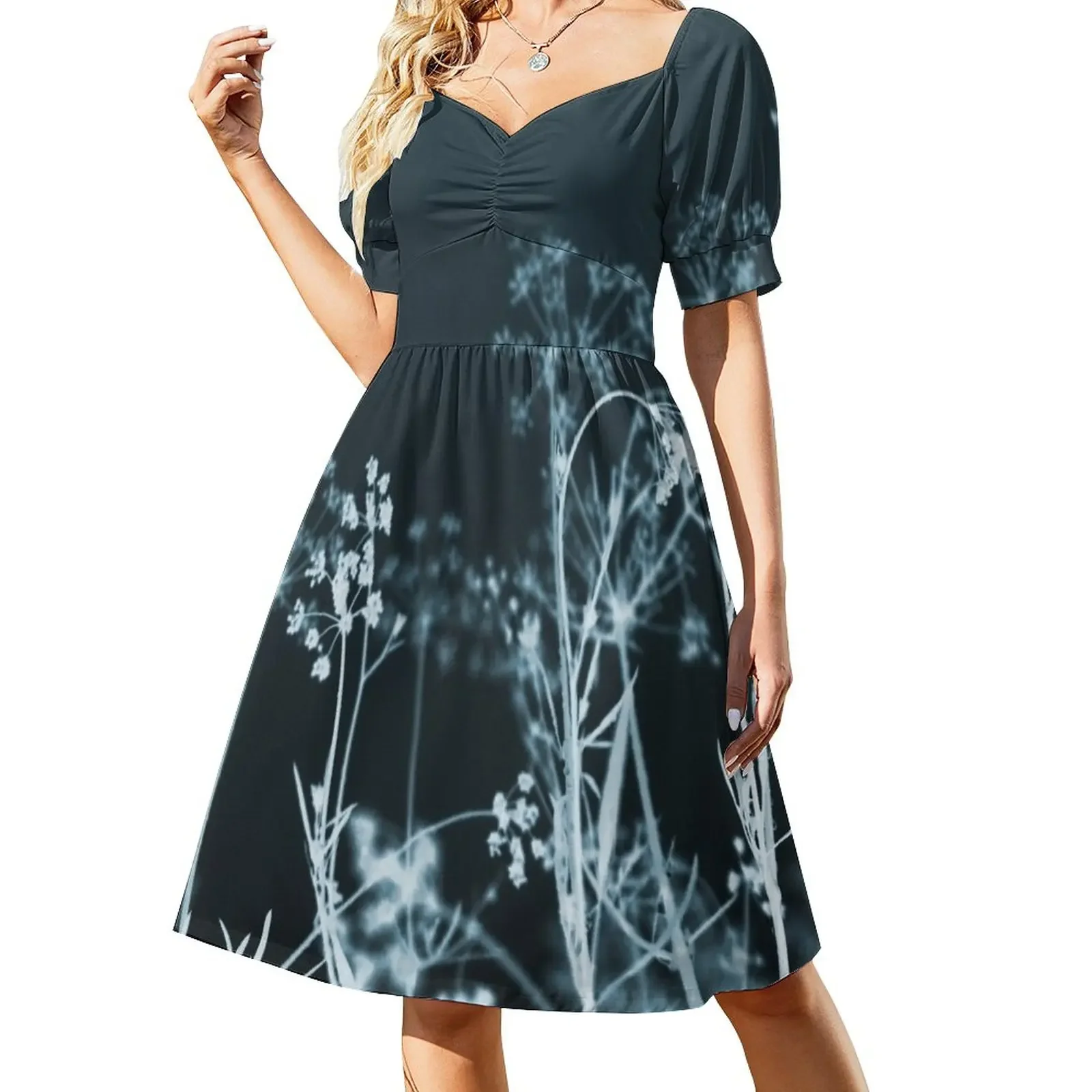 Still of the Night. Elegant Dark Floral Short-Sleeved Dress women's clothing trend 2025 summer dress
Still of the Night. Elegant Dark Floral Short-Sleeved Dress women's clothing trend 2025 summer dress