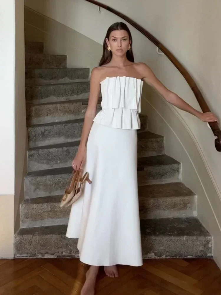 Sexy Tierred Folds Strapless Long A-line Dress Women Black/White Sleeveless Pleated Slim Long Dresses Elegant Evening Party Gown
Sexy Tierred Folds Strapless Long A-line Dress Women Black/White Sleeveless Pleated Slim Long Dresses Elegant Evening Party Gown