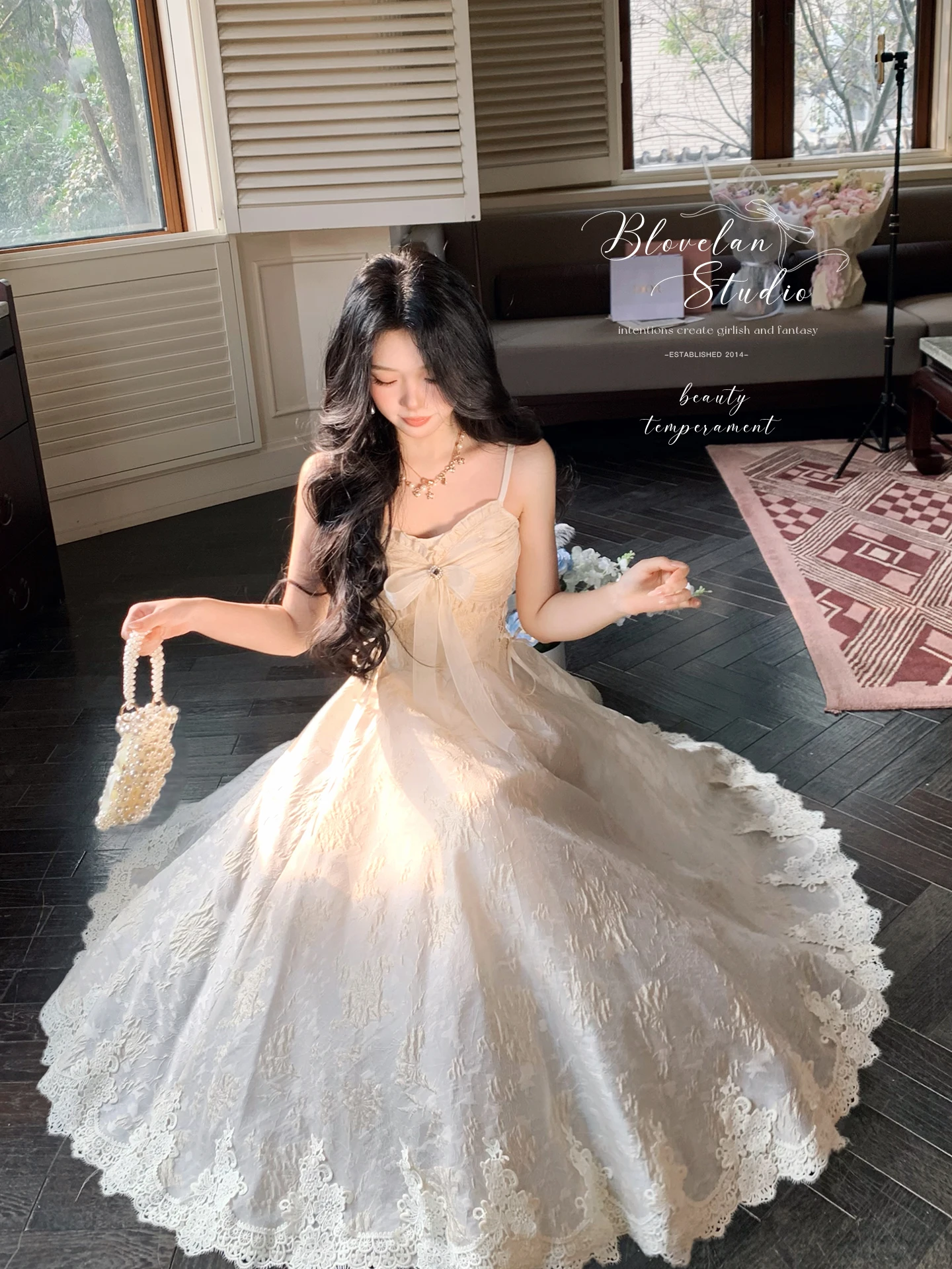 Длинное вечернее платье Bovelan с кружевной вышивкой и золотыми цветочными мотивами, на бретельках, для женщин, элегантное и изящное
Длинное вечернее платье Bovelan с кружевной вышивкой и золотыми цветочными мотивами, на бретельках, для женщин, элегантное и изящное