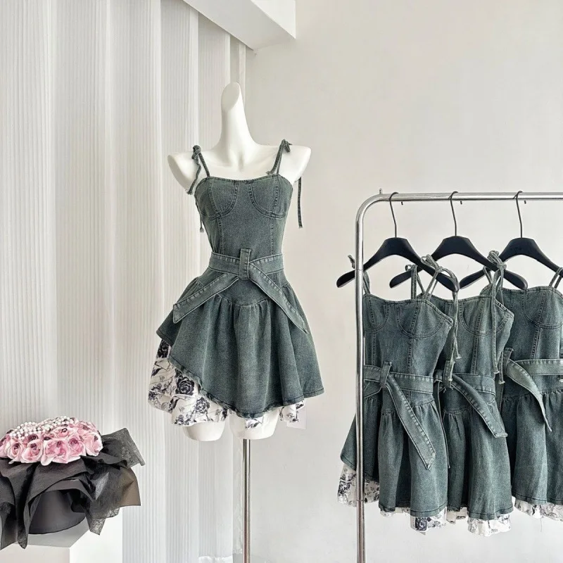 Rose denim dress women's summer 2024 new niche design sense, thin spice girl suspender skirt, high sense
Rose denim dress women's summer 2024 new niche design sense, thin spice girl suspender skirt, high sense