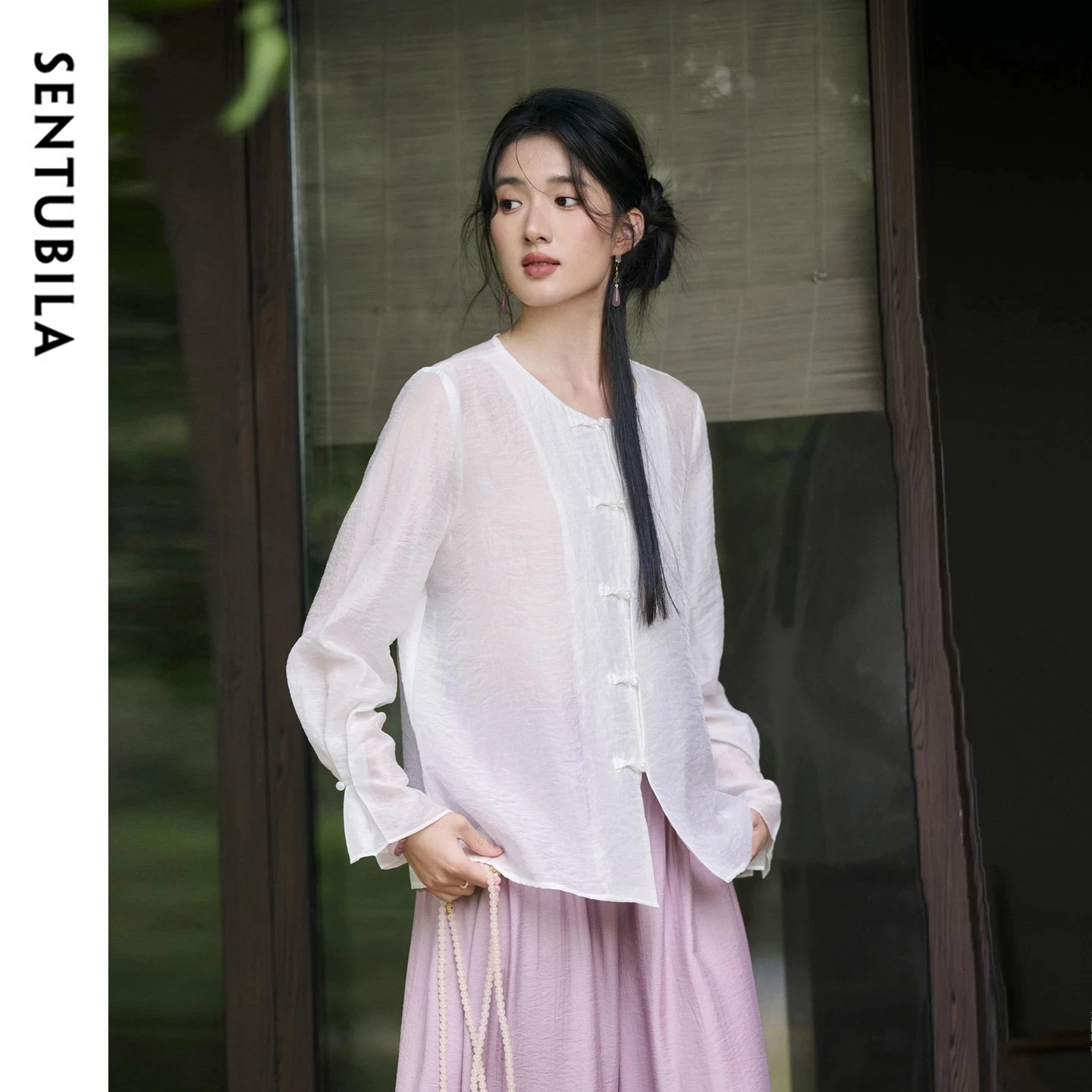 SENTUBILA Chinese Style Shirt for Women 2026 Spring White Lightweight Flare Sleeve O Neck Blouse Casual Female Tops 161CN4763
SENTUBILA Chinese Style Shirt for Women 2026 Spring White Lightweight Flare Sleeve O Neck Blouse Casual Female Tops 161CN4763