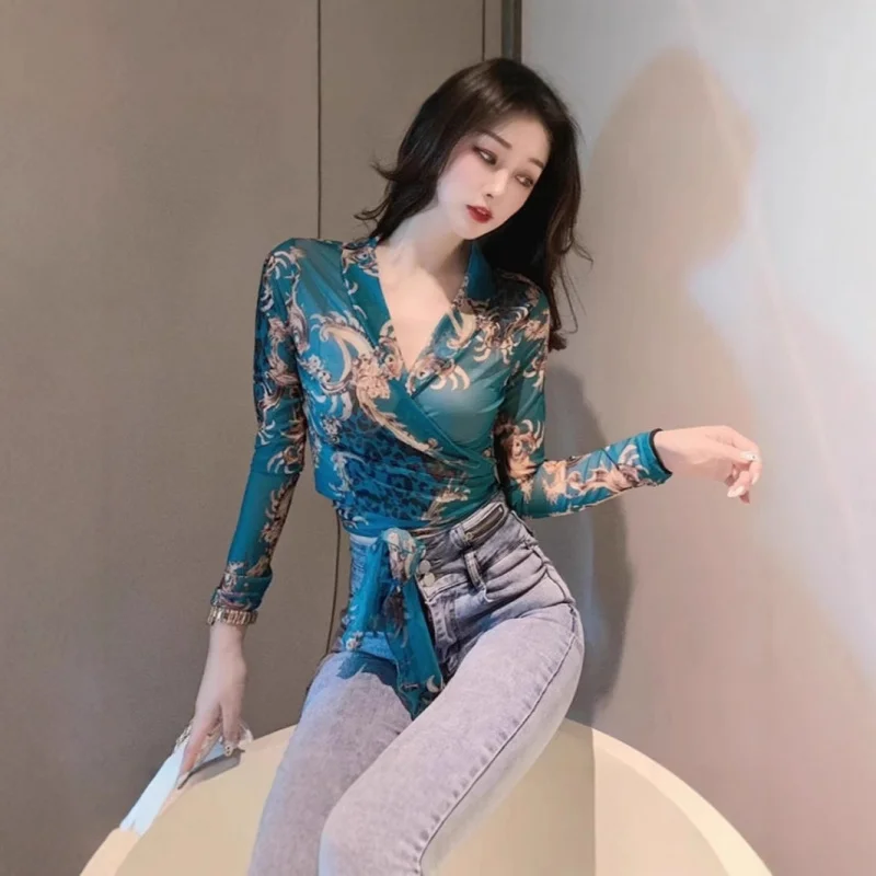 Thin Lace Shirt Women Summer New French Minority Temperament SlimmingvCollar Long Sleeve Short Chic Mesh Top
Thin Lace Shirt Women Summer New French Minority Temperament SlimmingvCollar Long Sleeve Short Chic Mesh Top
