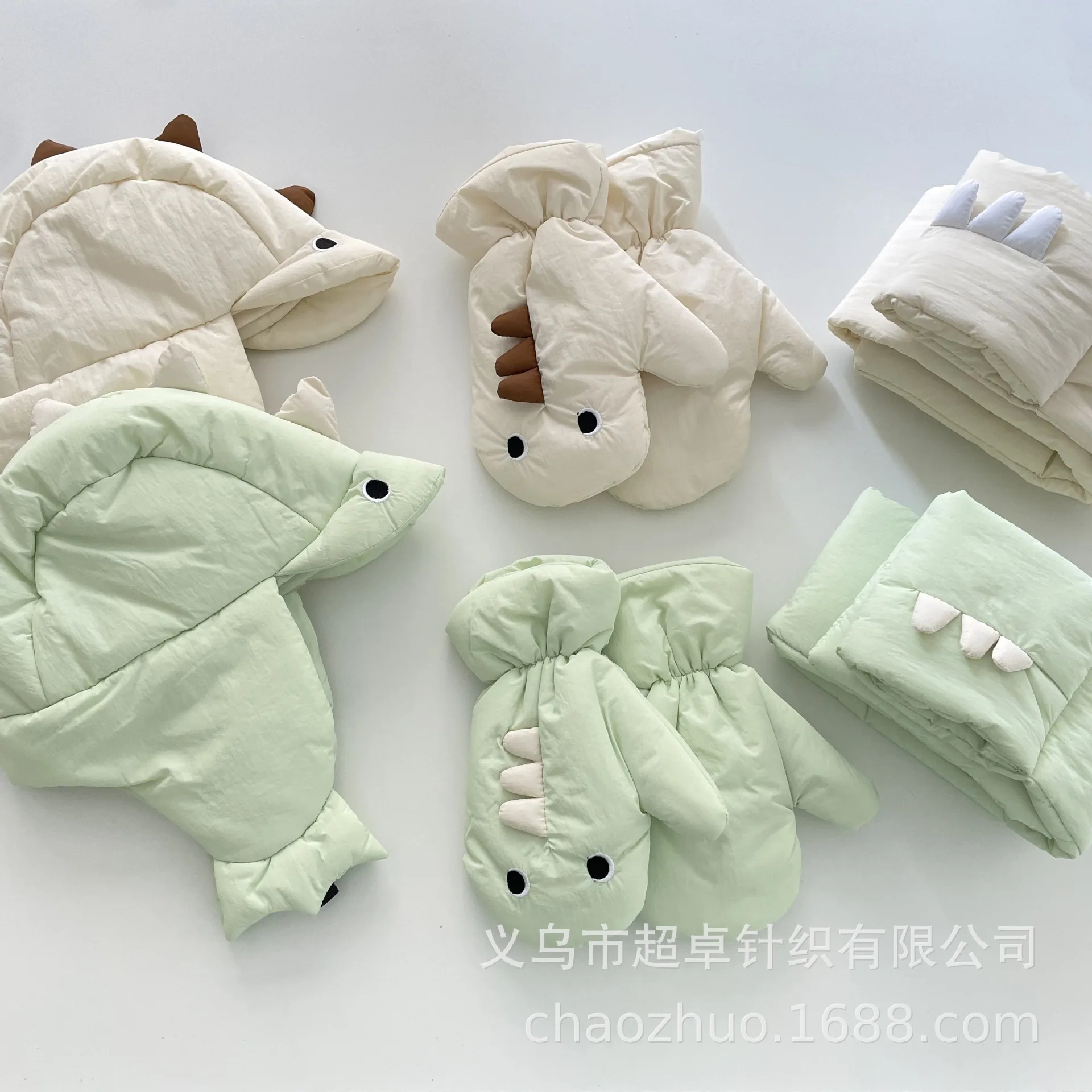 Children Ski Set Windproof and Warm Dinosaur Lei Feng Hat Gloves Scarf Three Piece Set Autumn Winter Warm Hat Set
Children Ski Set Windproof and Warm Dinosaur Lei Feng Hat Gloves Scarf Three Piece Set Autumn Winter Warm Hat Set