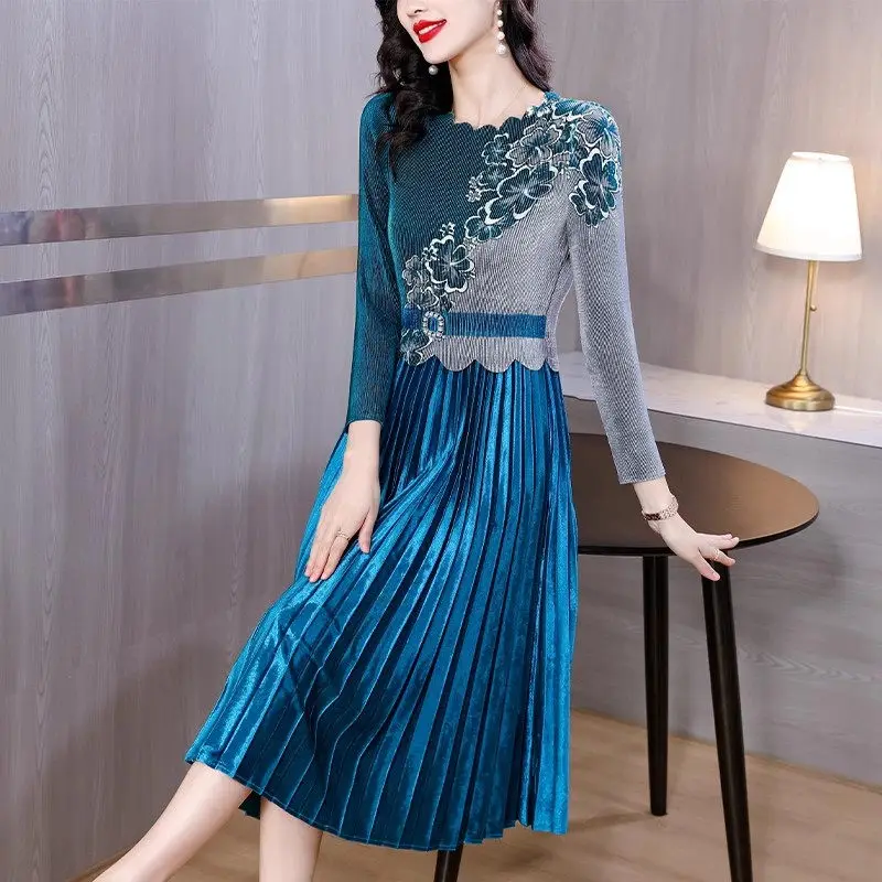 New Temperament Slim Fit Pleated Dress 2024 Spring And Autumn Fashion Mid Length Slimming Printed Velvet Dress Elegant Z4426
New Temperament Slim Fit Pleated Dress 2024 Spring And Autumn Fashion Mid Length Slimming Printed Velvet Dress Elegant Z4426