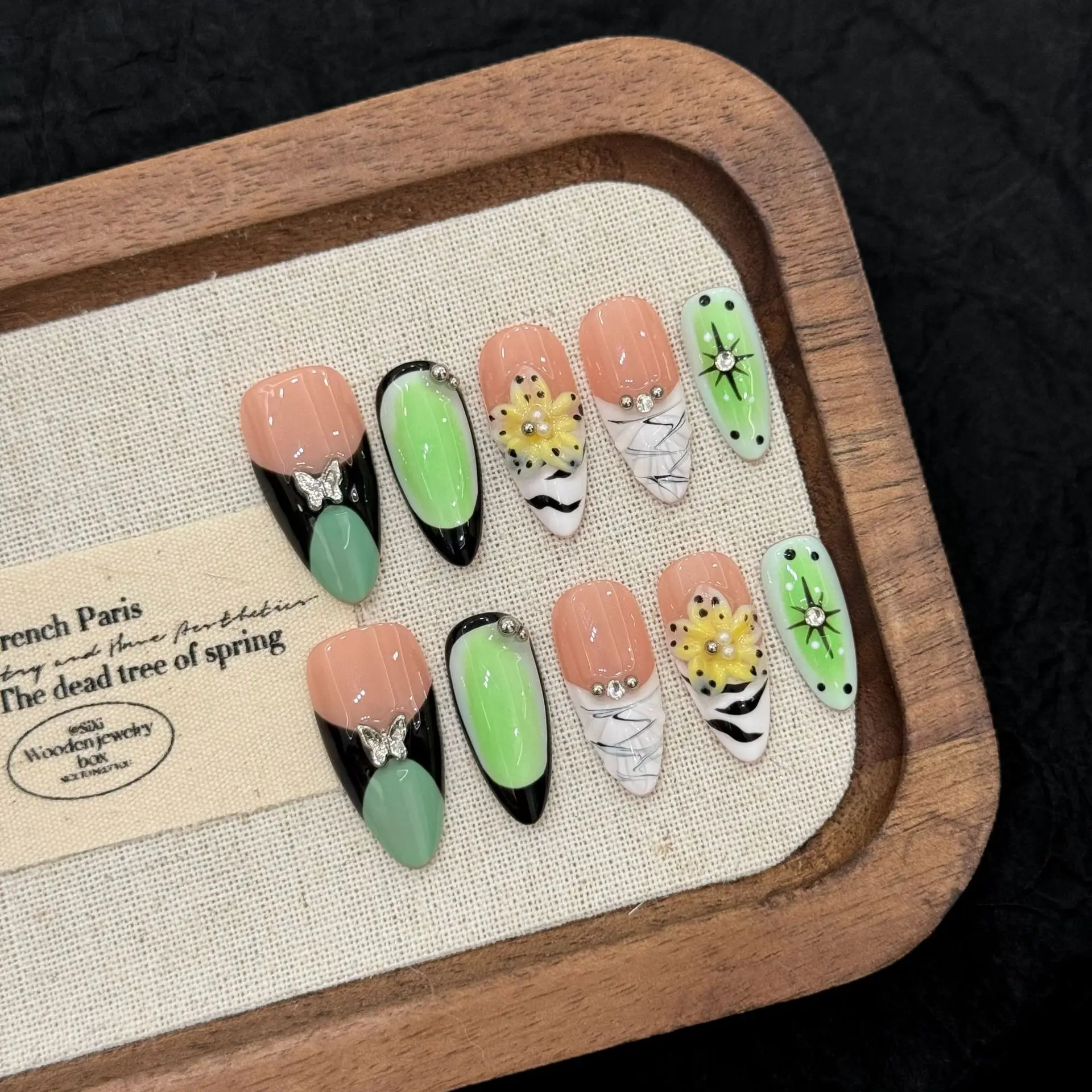 10pcs Handmade Almond Press on Nails Green French 3D Carving Flower Butterfly Pearl Rhinestone Design Fake Nails Wearable Nails
10pcs Handmade Almond Press on Nails Green French 3D Carving Flower Butterfly Pearl Rhinestone Design Fake Nails Wearable Nails