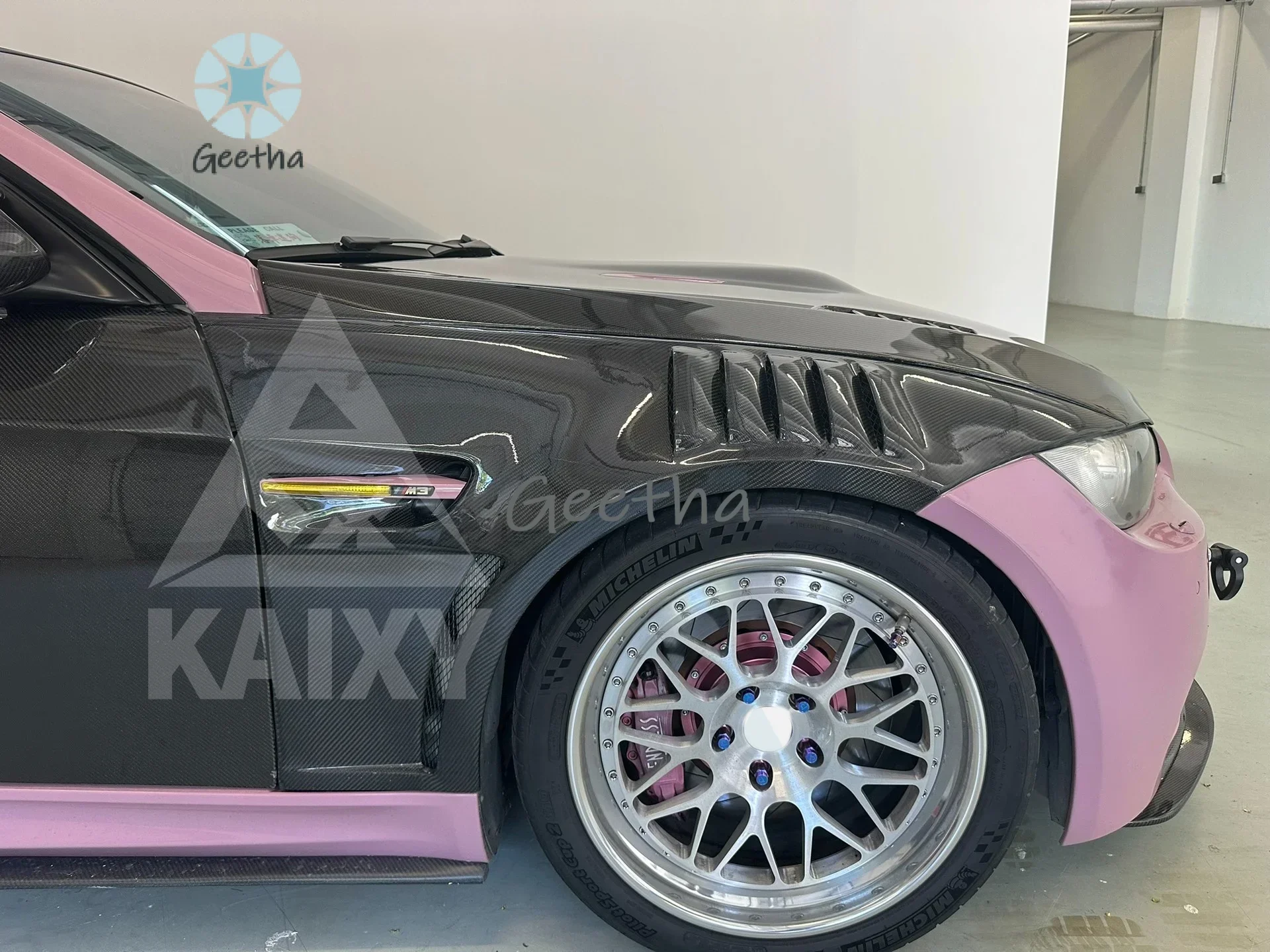 RS Style Carbon Fiber Front Fender For BMW 3 Series E92 GT4 Style High quality Car Exterior Accessories Parts
RS Style Carbon Fiber Front Fender For BMW 3 Series E92 GT4 Style High quality Car Exterior Accessories Parts