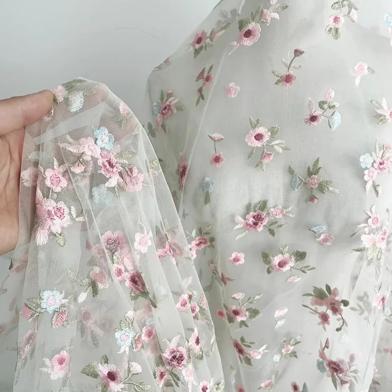 Ткань из мягкой сетки светло-зеленого цвета, 1 ярд, с красочной вышивкой мелкими цветами, для пошива платьев чонсам, свадебных нарядов и аксессуаров, для одежды.
Ткань из мягкой сетки светло-зеленого цвета, 1 ярд, с красочной вышивкой мелкими цветами, для пошива платьев чонсам, свадебных нарядов и аксессуаров, для одежды.