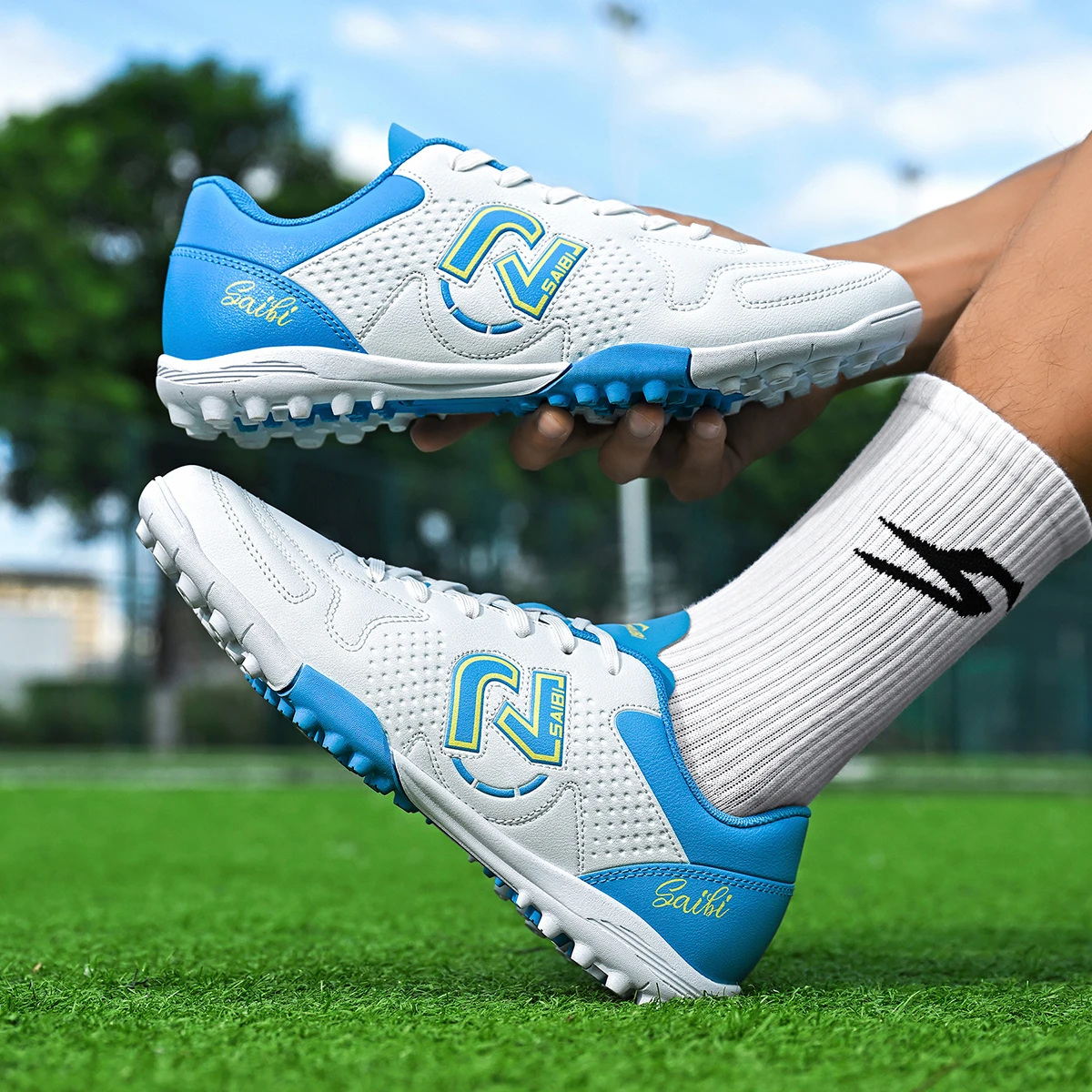 Tournament Ready TF Turf Soccer cleats Wear Resistant PU Fabric Rubber Traction Sole Reliable For Amateur Football Players
Tournament Ready TF Turf Soccer cleats Wear Resistant PU Fabric Rubber Traction Sole Reliable For Amateur Football Players