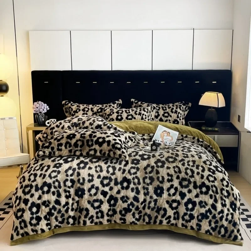 2024 New Vintage Light Luxury Leopard Print Thickened Rabbit Plush Milk Plush Four-piece Set Autumn and Winter Class A Sheet
2024 New Vintage Light Luxury Leopard Print Thickened Rabbit Plush Milk Plush Four-piece Set Autumn and Winter Class A Sheet