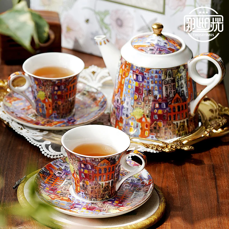 Изысканный высококачественный английский сервиз с чашкой для послеобеденного чая, европейский набор кофейников, бытовой набор чайников с чашкой для воды
Изысканный высококачественный английский сервиз с чашкой для послеобеденного чая, европейский набор кофейников, бытовой набор чайников с чашкой для воды