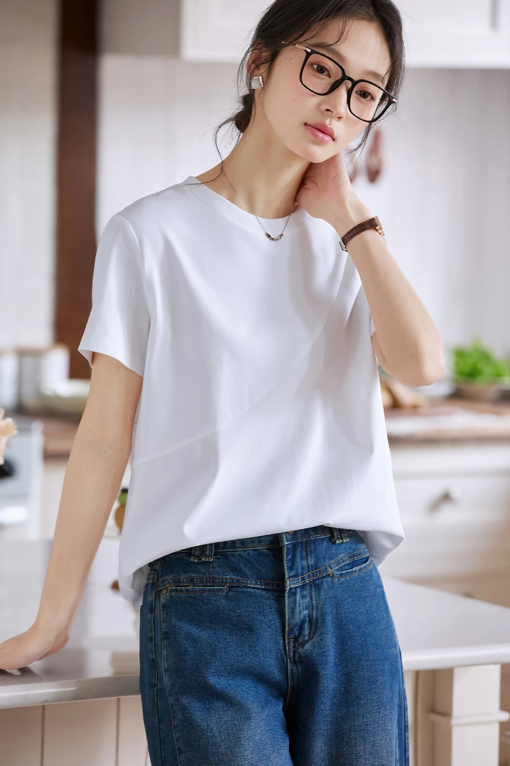 VIMLY Women's Simple Short Sleeved T-Shirts Tees 2025 Summer Casual White Pullover Tops Cotton Shirts Office Lady Tees TopsA0637
VIMLY Women's Simple Short Sleeved T-Shirts Tees 2025 Summer Casual White Pullover Tops Cotton Shirts Office Lady Tees TopsA0637
