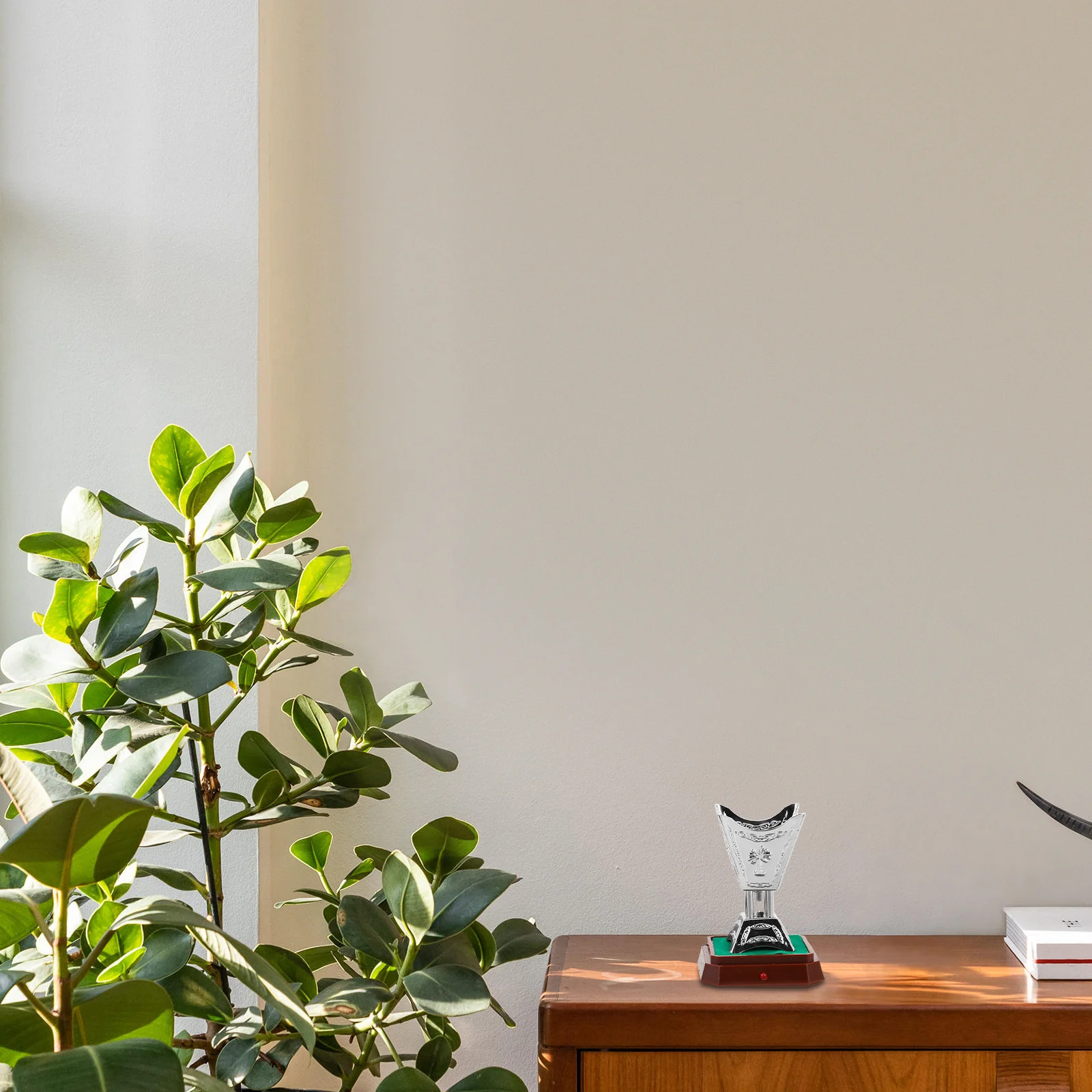 Автомобильная подключаемая электрическая горелка для бахур в ближневосточном стиле, железный металлический держатель для благовоний, винтажный дизайн, электрическая винтажная курильница 
Автомобильная подключаемая электрическая горелка для бахур в ближневосточном стиле, железный металлический держатель для благовоний, винтажный дизайн, электрическая винтажная курильница