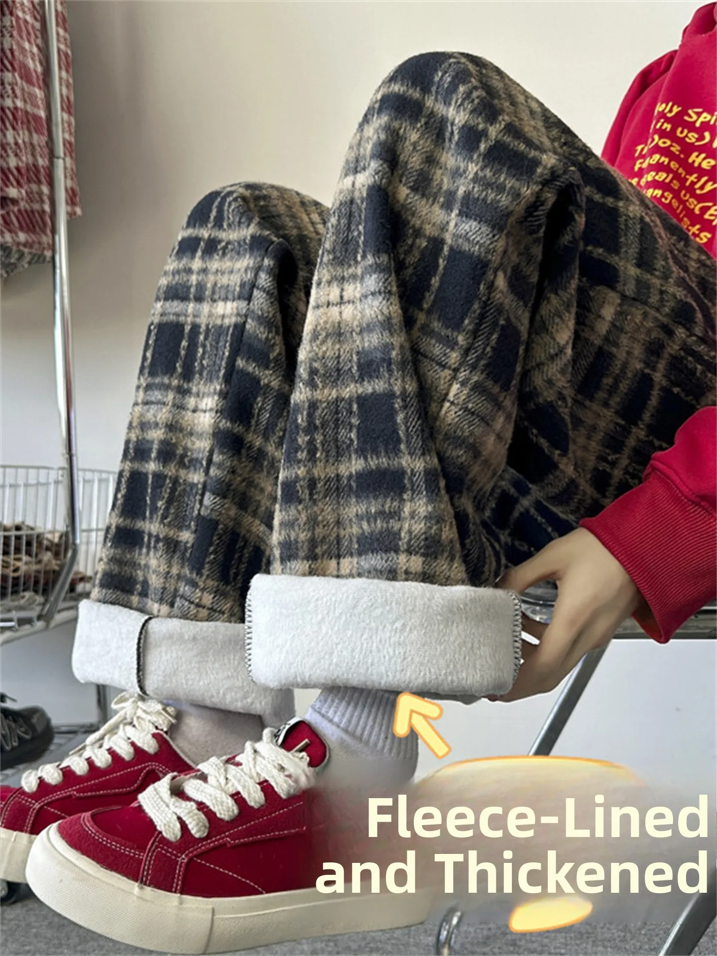 Men's Winter Fce Lined Plaid Pants Loose Straight Leg Thi Warm Retro Wide Leg Woolen Casual Trousers Comfortable Fit
Men's Winter Fce Lined Plaid Pants Loose Straight Leg Thi Warm Retro Wide Leg Woolen Casual Trousers Comfortable Fit