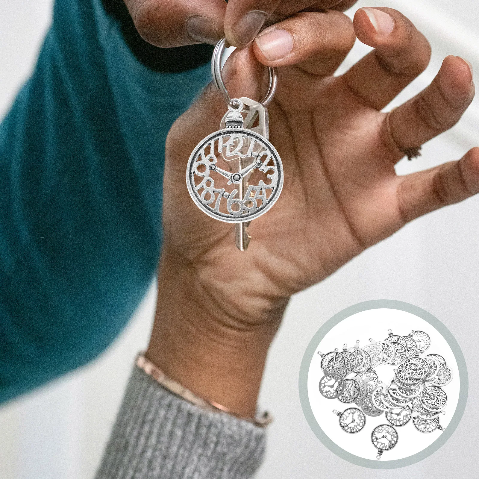 60 Pcs Retro Clock Accessories Alloy DIY Jewelry Supplies Pendant Charms Vintage Decorative Pendants for Necklace Bracelet
60 Pcs Retro Clock Accessories Alloy DIY Jewelry Supplies Pendant Charms Vintage Decorative Pendants for Necklace Bracelet