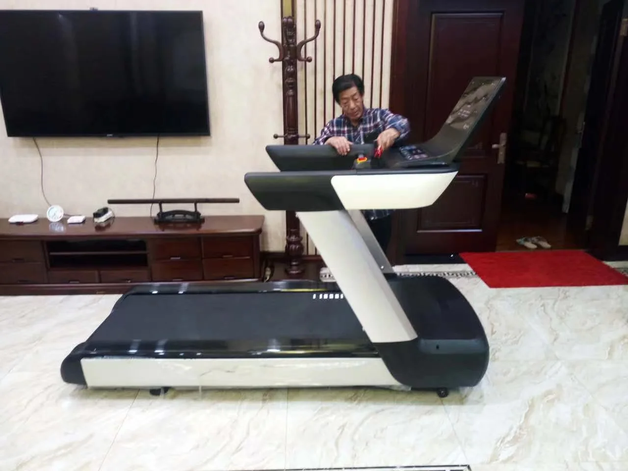 Commercial Heavy Duty Treadmill Weight Loss Gym with LED Panel and Button Operation for Home Cardio Training
Commercial Heavy Duty Treadmill Weight Loss Gym with LED Panel and Button Operation for Home Cardio Training