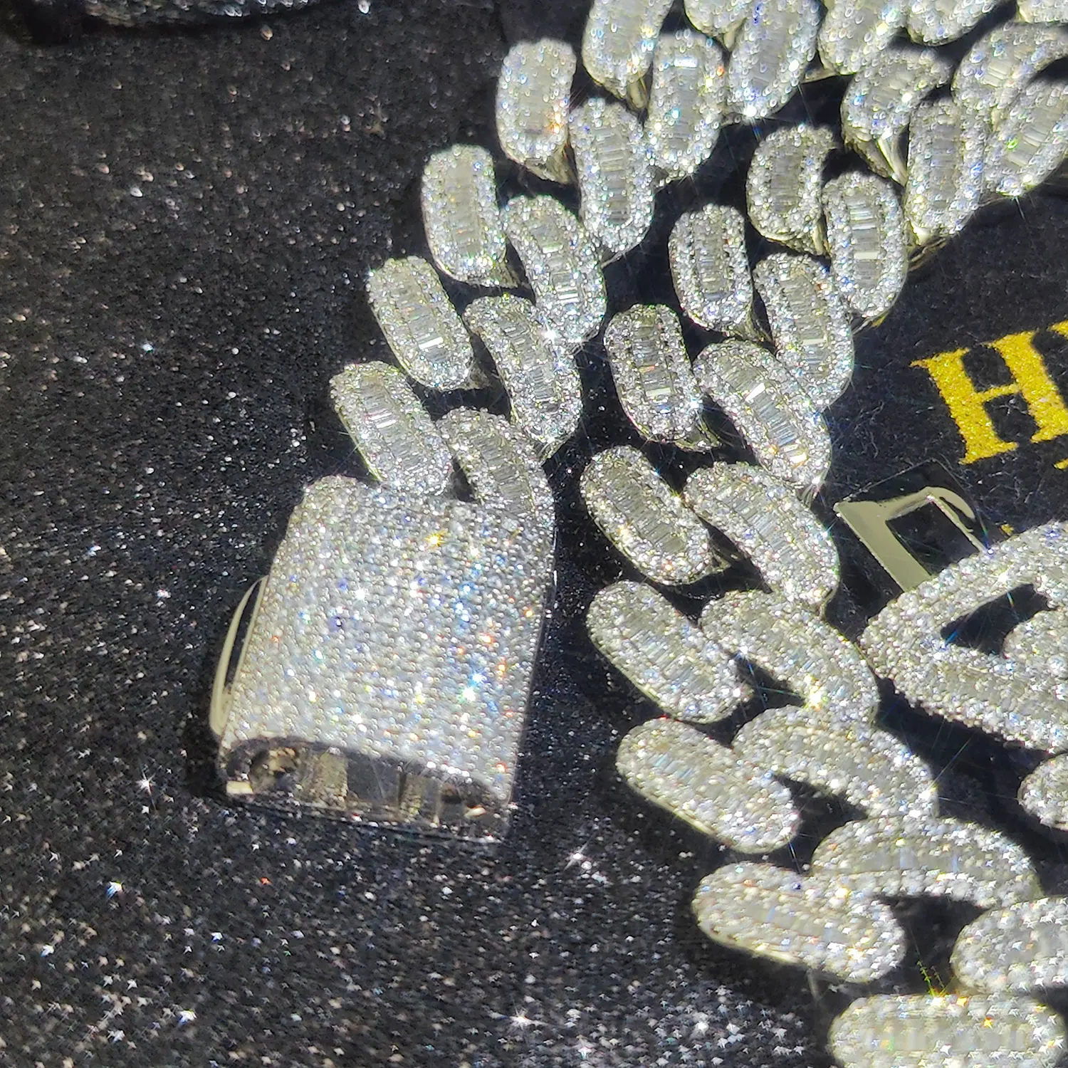 15mm Iced Out Cuban Link Chain 5A+ Baguette Cubic Zirconia Silver/Gold Plated Bling CZ Necklace Hip Hop Rapper Luxury Jewelry
15mm Iced Out Cuban Link Chain 5A+ Baguette Cubic Zirconia Silver/Gold Plated Bling CZ Necklace Hip Hop Rapper Luxury Jewelry