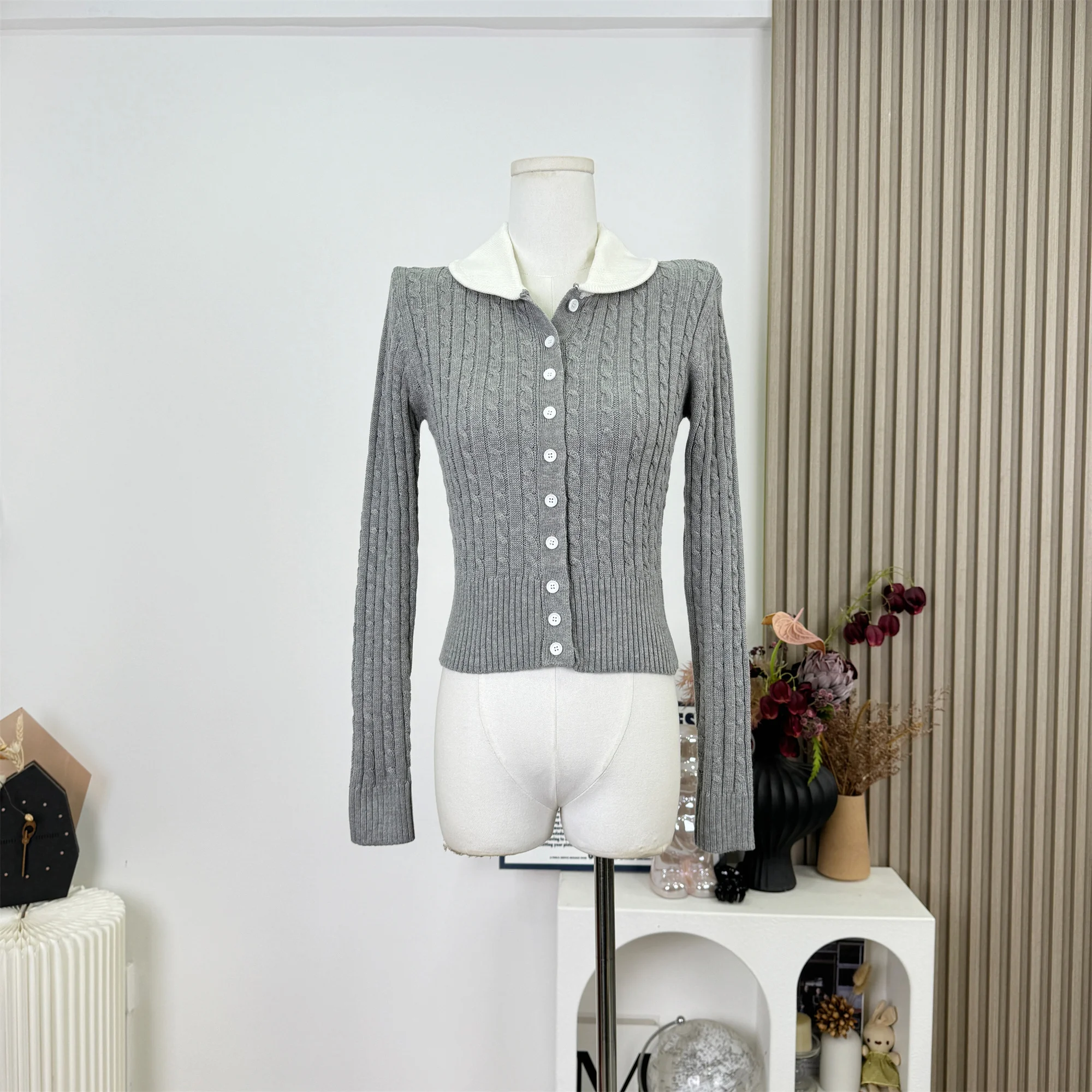 Women's Clothing Autumn New Simple Patchwork Twist Cardigan Versatile Casual Fashionable Long Sleeved Knitted Sweater Tops F98
Women's Clothing Autumn New Simple Patchwork Twist Cardigan Versatile Casual Fashionable Long Sleeved Knitted Sweater Tops F98