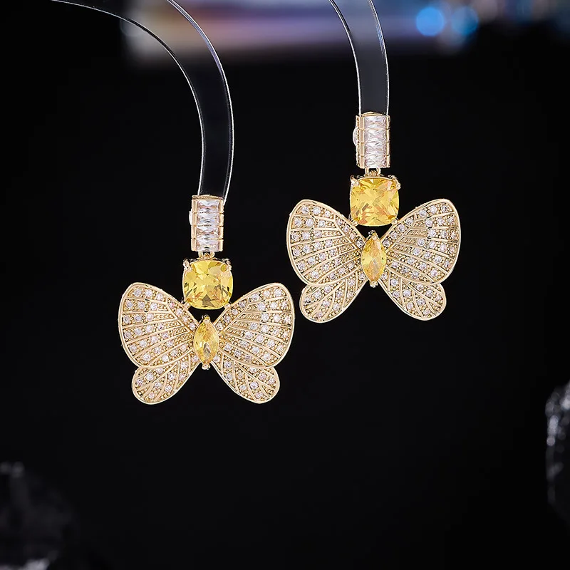Heavy craftsmanship, exquisite copper inlaid zircon three-dimensional butterfly earrings, light luxury and high-end earrings
Heavy craftsmanship, exquisite copper inlaid zircon three-dimensional butterfly earrings, light luxury and high-end earrings