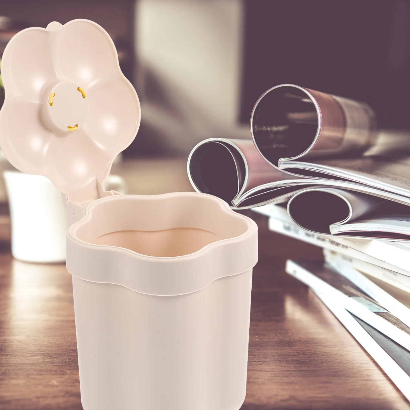 1pcs Trash Can Flower Shape Mini Waste Bin For Bedroom Office Desktop Countertop Small Garbage Container With Lid
1pcs Trash Can Flower Shape Mini Waste Bin For Bedroom Office Desktop Countertop Small Garbage Container With Lid