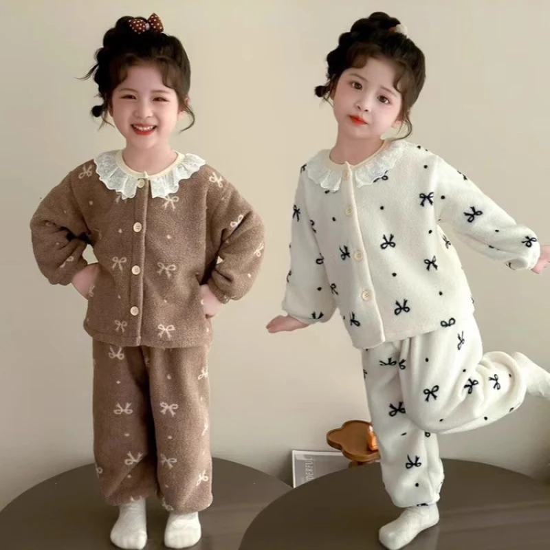 2025 Girls Coral Fleece Pajamas Set Bow Print Lace Collar Warm Loungewear Sleepwear 1-9Y Children's Winter Homewear Outfi
2025 Girls Coral Fleece Pajamas Set Bow Print Lace Collar Warm Loungewear Sleepwear 1-9Y Children's Winter Homewear Outfi