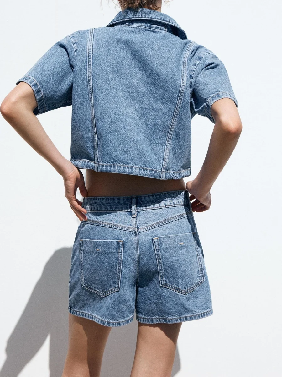 Женская винтажная джинсовая рубашка с короткими лацканами + нестандартная модная короткая юбка, брюки, винтажный повседневный джинсовый костюм, уличные костюмы
Женская винтажная джинсовая рубашка с короткими лацканами + нестандартная модная короткая юбка, брюки, винтажный повседневный джинсовый костюм, уличные костюмы