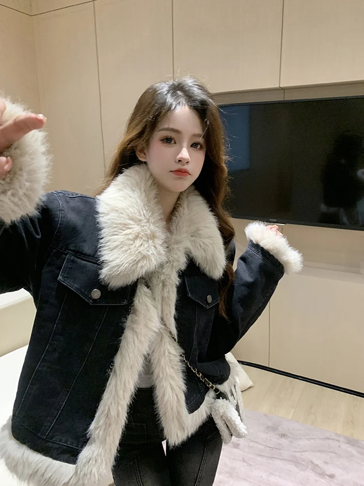 MiiiiX Casual Fur Patchwork Short Denim Jacket Plush Splicing Quilted Coat Thicken Loose Outerwear 2024 Winter Women's Clothes
MiiiiX Casual Fur Patchwork Short Denim Jacket Plush Splicing Quilted Coat Thicken Loose Outerwear 2024 Winter Women's Clothes