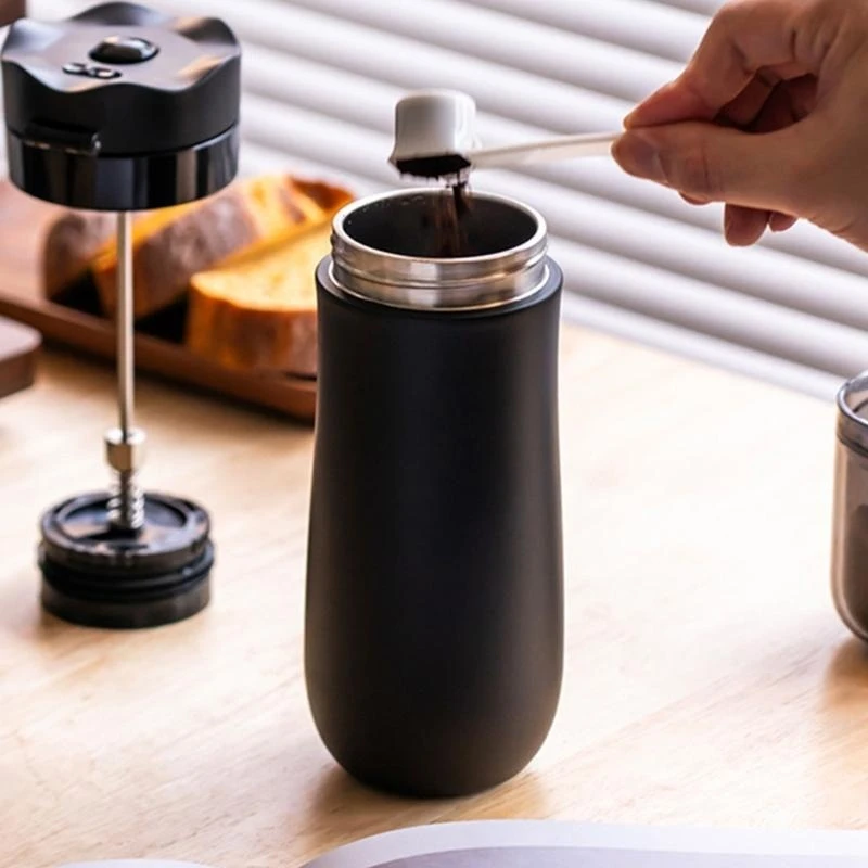 Бесполезное путешествие из нержавеющей стали французская пресса Brewer Brewer Double Meshes Filter Вакуумная изоляция пресса
Бесполезное путешествие из нержавеющей стали французская пресса Brewer Brewer Double Meshes Filter Вакуумная изоляция пресса