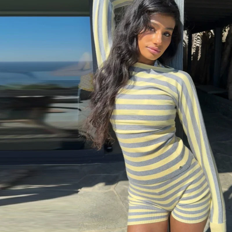 2025 Vintage Sweet Y2k Women's Crop Tops Fashion Retro Stylish Striped Sweater French Chic Long Sleeve Color Block Knitwear
2025 Vintage Sweet Y2k Women's Crop Tops Fashion Retro Stylish Striped Sweater French Chic Long Sleeve Color Block Knitwear