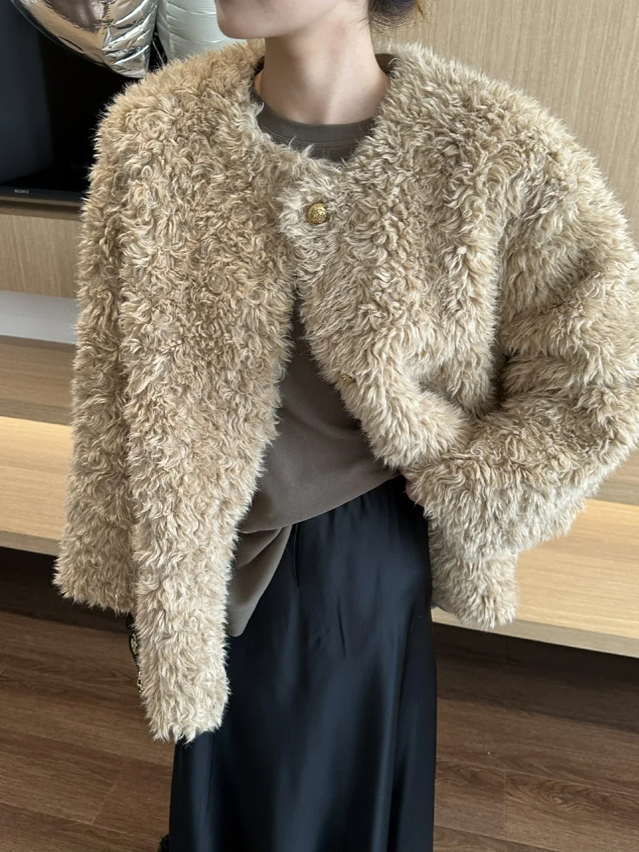 Женская зимняя куртка из овчины: утепленная, теплая, экологичная, из натуральной кожи, высокого качества, модная
Женская зимняя куртка из овчины: утепленная, теплая, экологичная, из натуральной кожи, высокого качества, модная