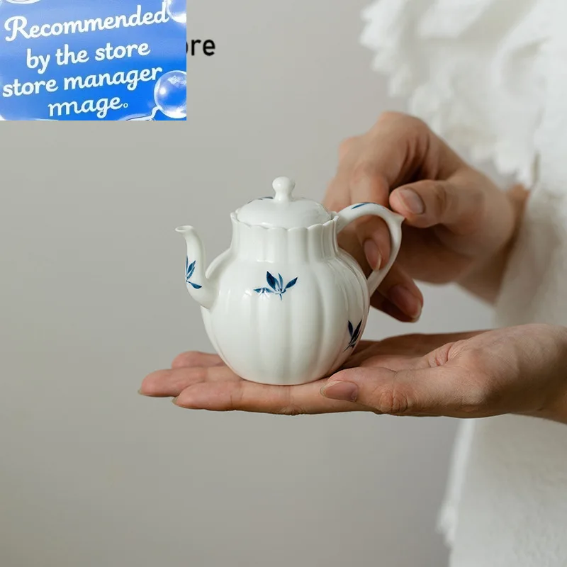 130ml Pure Hand-painted Butterfly Orchid Ceramic Teapot Elegant Pot Household Tea Soaking Kettle for Tea Accessories Ornaments
130ml Pure Hand-painted Butterfly Orchid Ceramic Teapot Elegant Pot Household Tea Soaking Kettle for Tea Accessories Ornaments