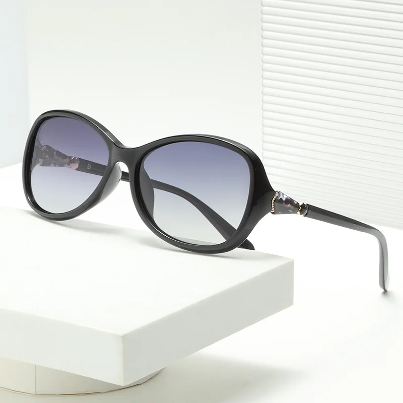 New Classic Mature Personalized Lightweight Durable Sunglasses Anti UV Driving Commuter Women's Glasses
New Classic Mature Personalized Lightweight Durable Sunglasses Anti UV Driving Commuter Women's Glasses