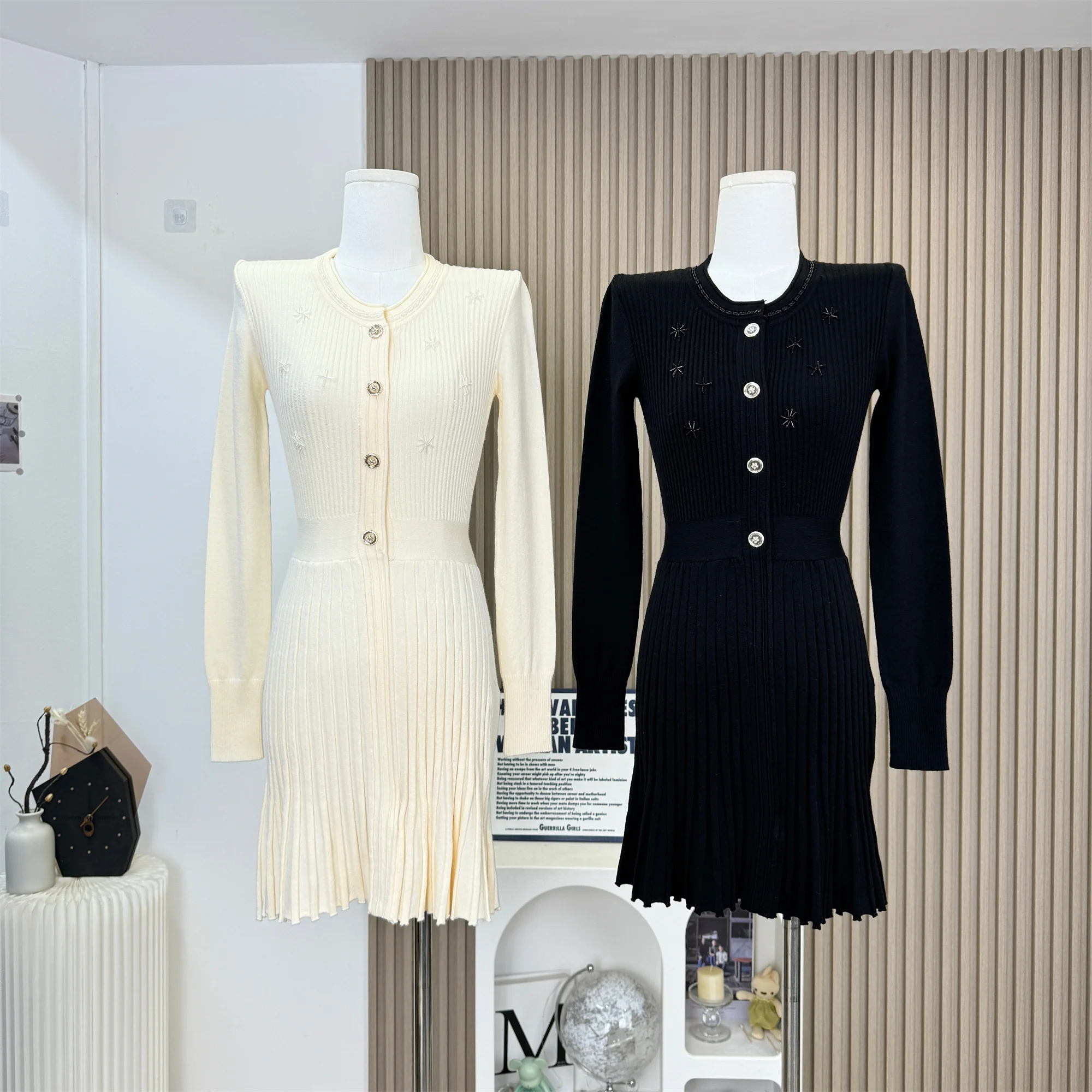 Black Knitted Dress Autumn Women's Slim Fit Design Baeding Pleated Skirt High Waist French Style Long Sleeve A Line Dress F184
Black Knitted Dress Autumn Women's Slim Fit Design Baeding Pleated Skirt High Waist French Style Long Sleeve A Line Dress F184