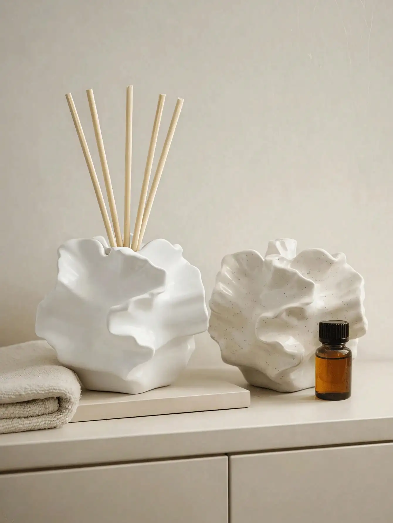 1pc Modern Art Aroma Diffuser, Dual-Use As Diffuser And Fragrance Stone Container, Multi-Color Options, Creative Home Fragrance Decor Gift
1pc Modern Art Aroma Diffuser, Dual-Use As Diffuser And Fragrance Stone Container, Multi-Color Options, Creative Home Fragrance Decor Gift