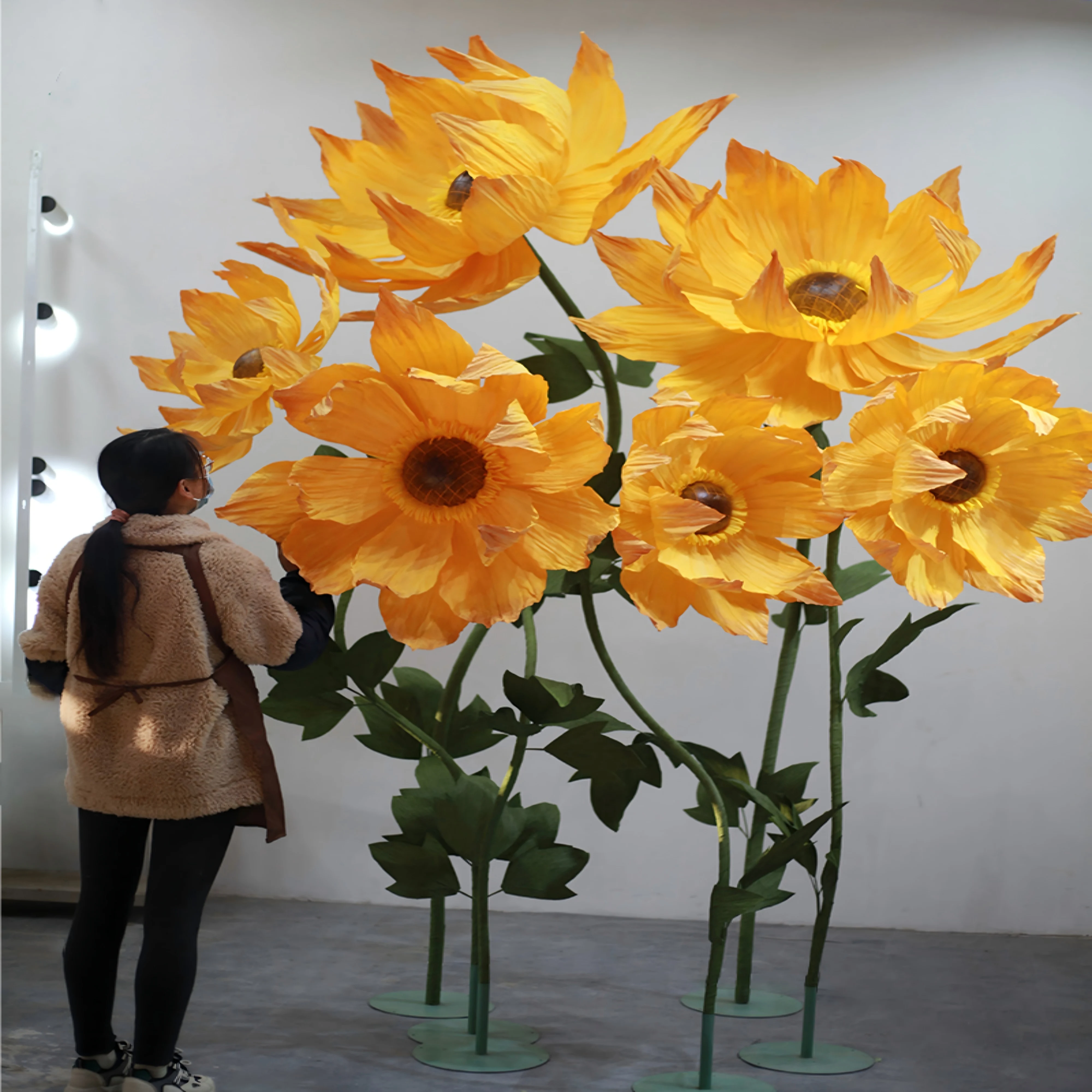 Outdoor Waterproof Daisy Artificial Flowers Holiday Window Display Garden Home Yard Decoration Stage Road Lead Artificial Plants
Outdoor Waterproof Daisy Artificial Flowers Holiday Window Display Garden Home Yard Decoration Stage Road Lead Artificial Plants