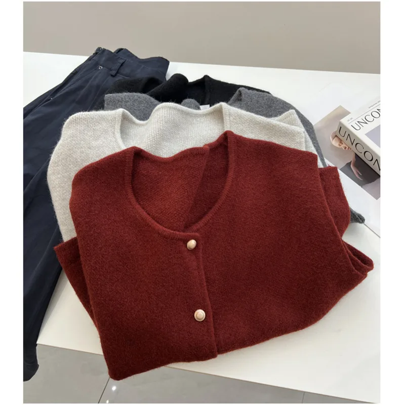 Vintage Gold Buckle Knitted Vest Autumn Women Round Neck Loose Sleeveless Single Breasted Korean Tops
Vintage Gold Buckle Knitted Vest Autumn Women Round Neck Loose Sleeveless Single Breasted Korean Tops