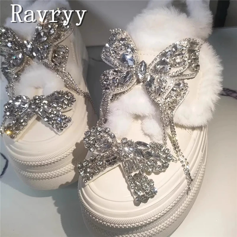 Женские зимние ботинки с блестящими кристаллами и узлами-бабочками, зимние теплые ботинки на платформе с роскошным дизайном и толстой подошвой на белом меху
Женские зимние ботинки с блестящими кристаллами и узлами-бабочками, зимние теплые ботинки на платформе с роскошным дизайном и толстой подошвой на белом меху