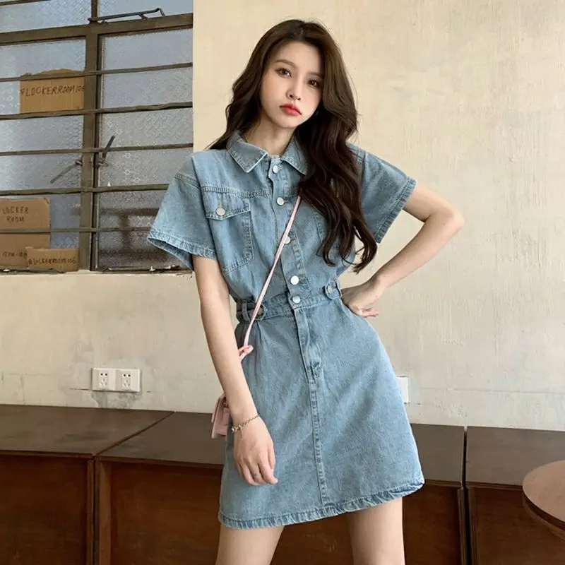 Womens Light Wash Denim Shirt Dress Short Sleeve Button Down Collared Cinched Waist Mini Jean Dress Casual Summer Streetwear
Womens Light Wash Denim Shirt Dress Short Sleeve Button Down Collared Cinched Waist Mini Jean Dress Casual Summer Streetwear