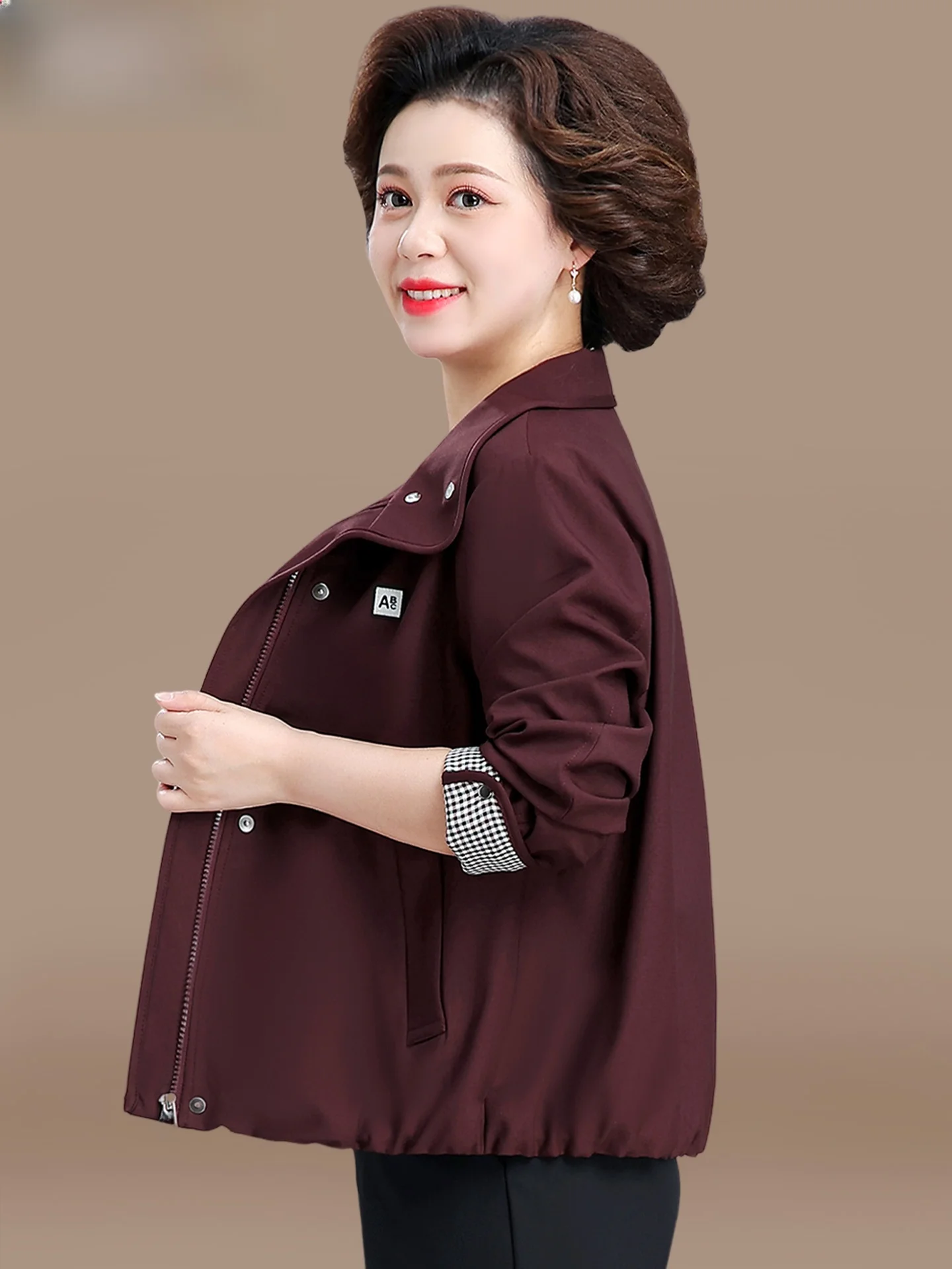 Повседневная демисезонная куртка для женщин среднего возраста: весна-лето-осень, свободный крой, на молнии, без капюшона, полиэстер
Повседневная демисезонная куртка для женщин среднего возраста: весна-лето-осень, свободный крой, на молнии, без капюшона, полиэстер