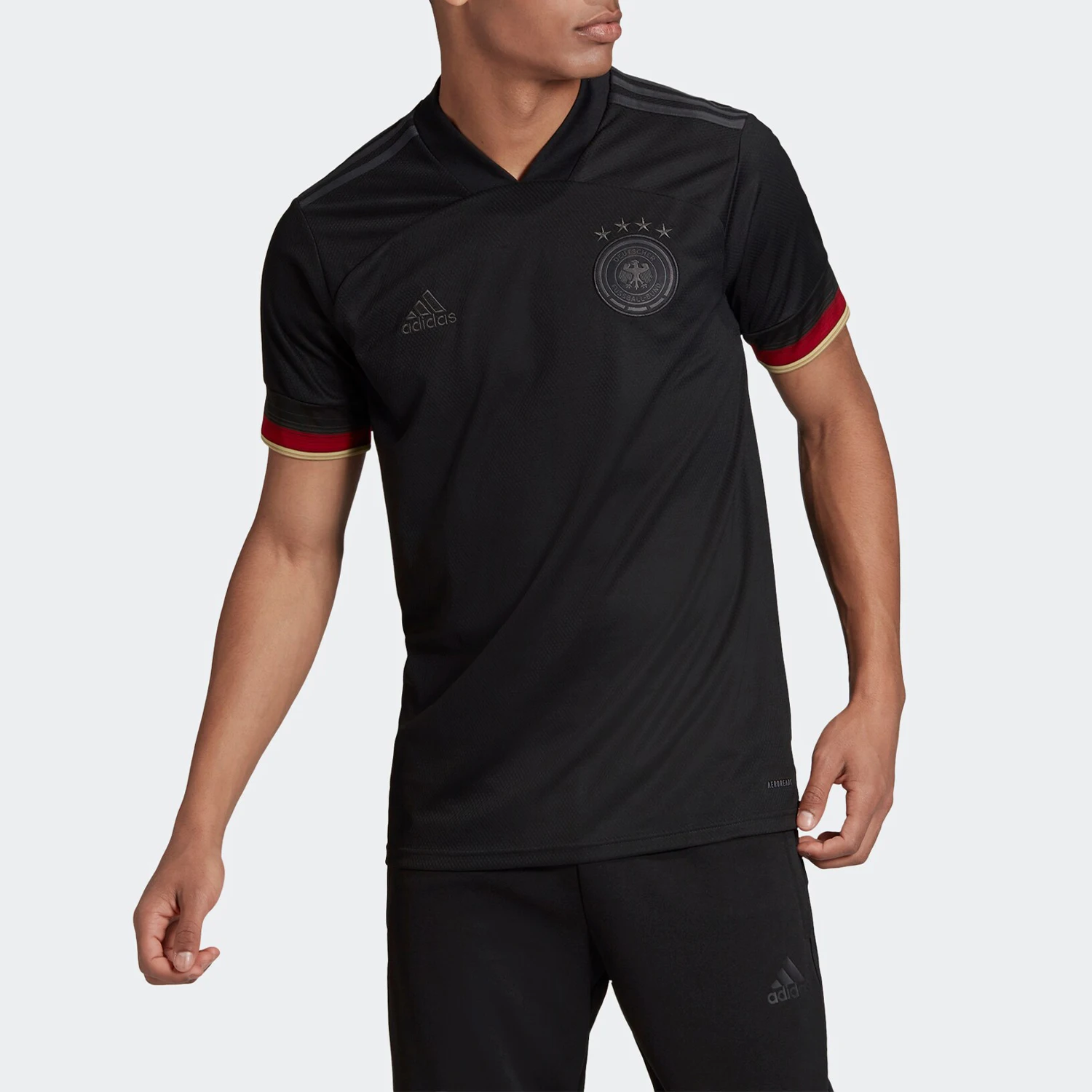Adidas Genuine Season New Men Breathable Away Fan Short Sleeve T-Shirt EH6117
Adidas Genuine Season New Men Breathable Away Fan Short Sleeve T-Shirt EH6117