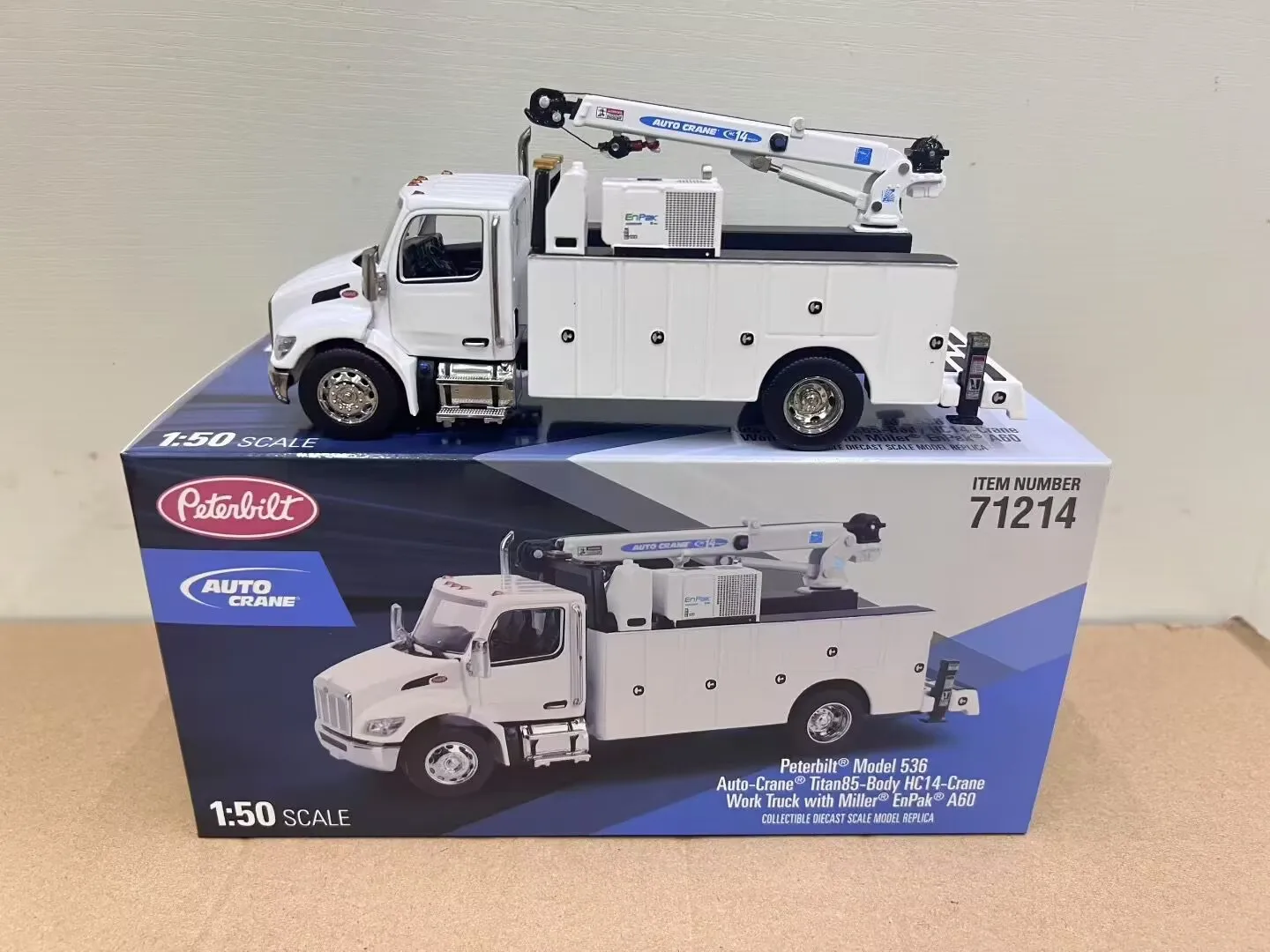 Two Color! 1:50 DM Model 536 Titan85-Body HC14-Crane Work Truck Construction Machinery Toy Scene Decoration Boy's Birthday Gift
Two Color! 1:50 DM Model 536 Titan85-Body HC14-Crane Work Truck Construction Machinery Toy Scene Decoration Boy's Birthday Gift