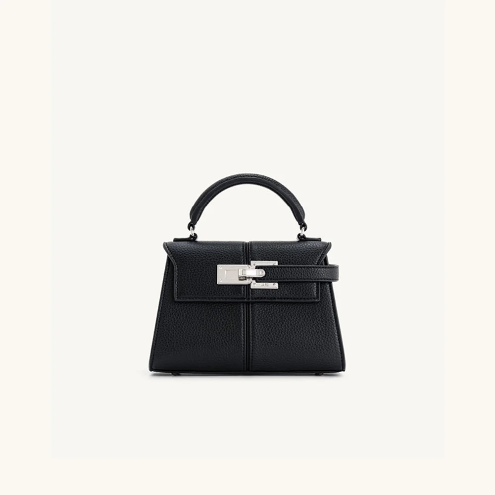 Trapezoidal Bag New Leatherwomen'sbag Senior Cross-body Bag Fashion Niche Hand Bag Commuter Bag
Trapezoidal Bag New Leatherwomen'sbag Senior Cross-body Bag Fashion Niche Hand Bag Commuter Bag